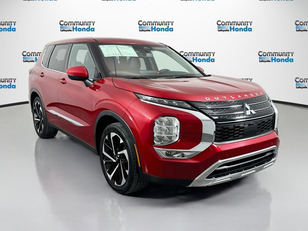 Used 2022 Mitsubishi Outlander SE AWD/4WD image 3