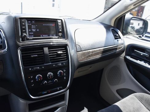 Used 2019 Dodge Grand Caravan SE image 22