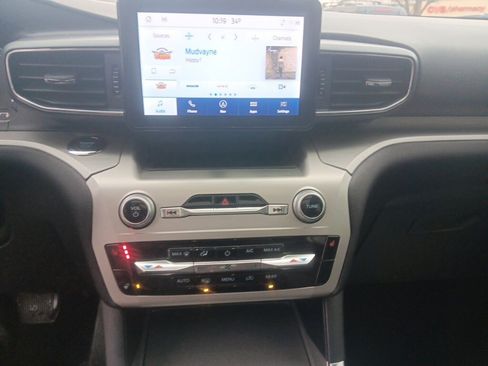 Used 2022 Ford Explorer XLT w/ Equipment Group 202A image 38