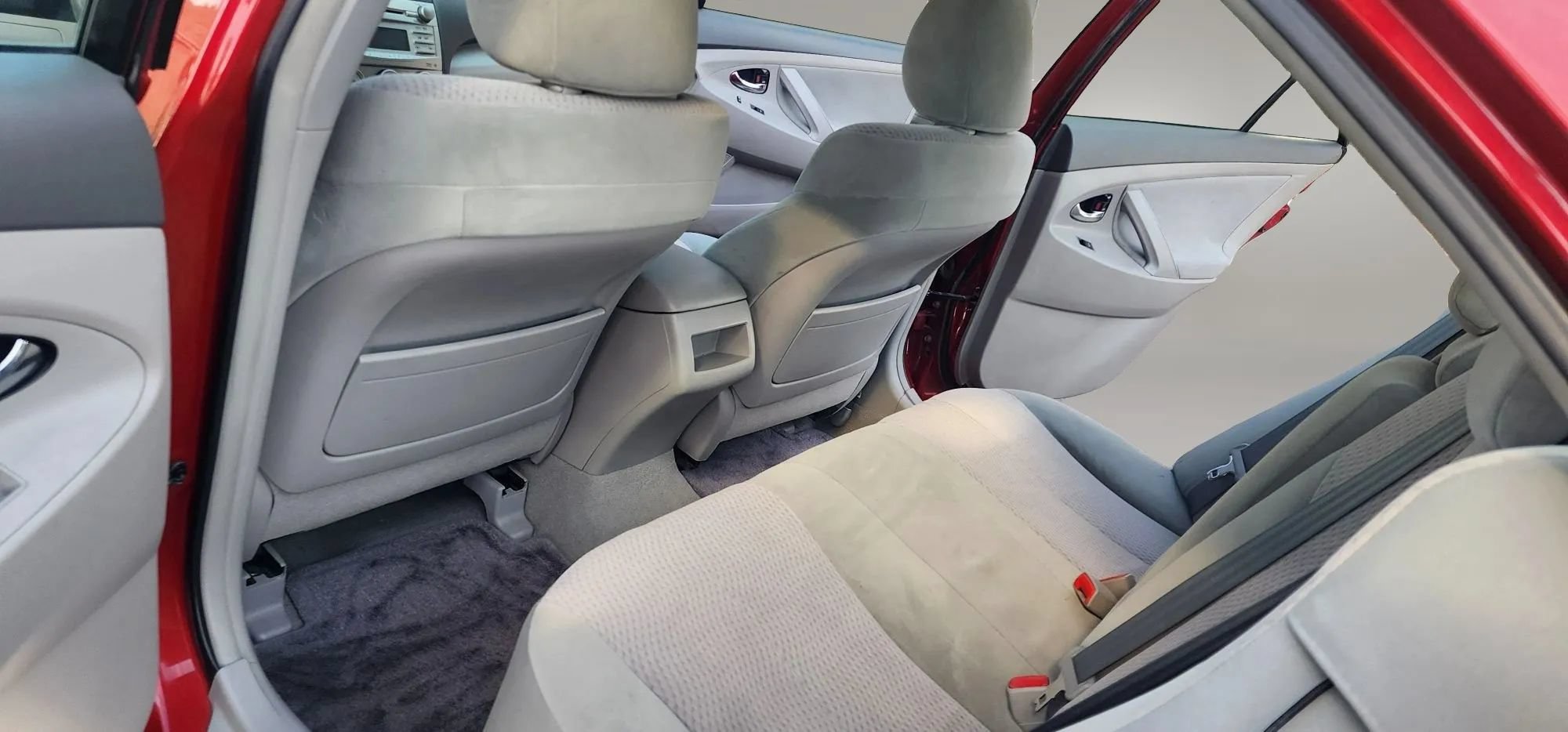 Used 2010 Toyota Camry LE FWD image 14