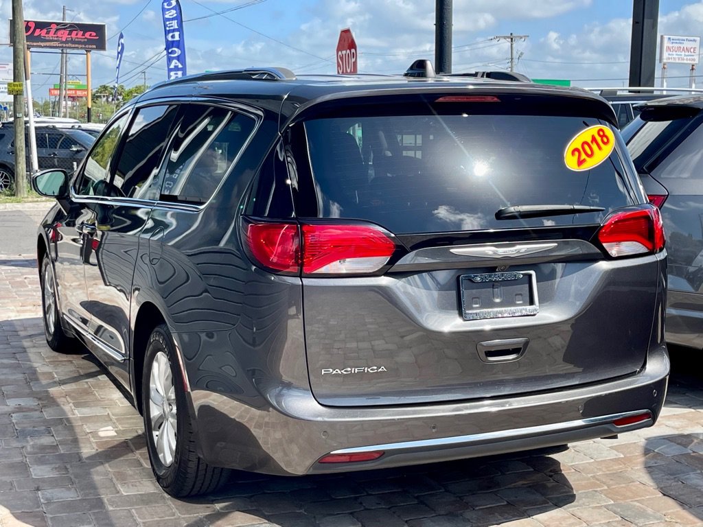 Used 2018 Chrysler Pacifica Touring-L FWD image 8