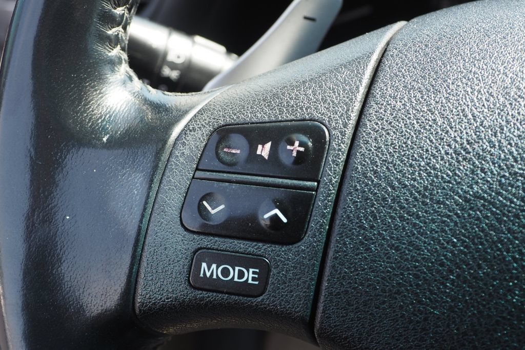 Used 2010 Lexus IS 250C w/ Luxury Pkg RWD image 25