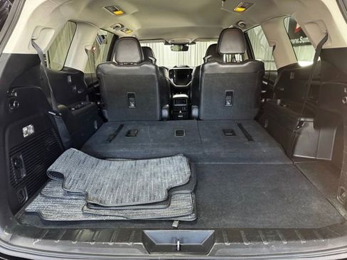 Used 2023 Subaru Ascent Limited image 9