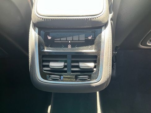 Used 2025 Volvo XC90 B6 Plus AWD/4WD image 33