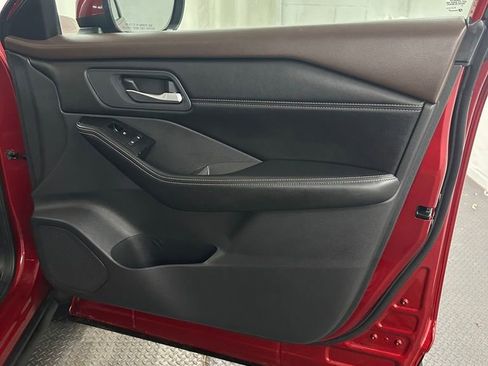 Used 2023 Nissan Rogue SV w/ SV Premium Package image 32