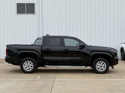 Used 2025 Toyota Tacoma SR5 AWD/4WD image 3