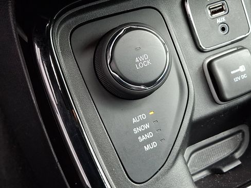 Used 2019 Jeep Compass Latitude image 24