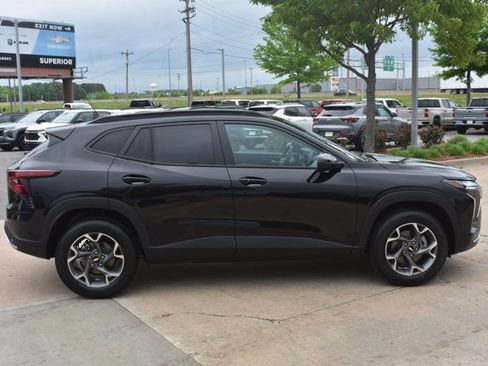 New 2026 Chevrolet Trax LT image 4