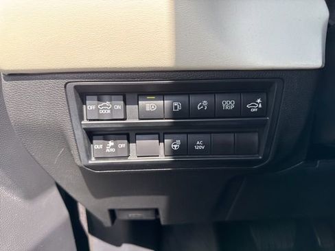 Used 2022 Toyota Tundra Capstone AWD/4WD image 26