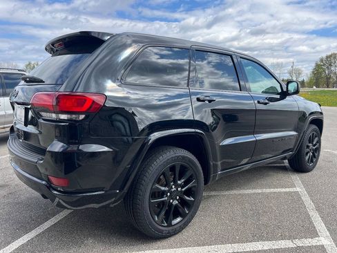 Used 2019 Jeep Grand Cherokee Altitude AWD/4WD image 6
