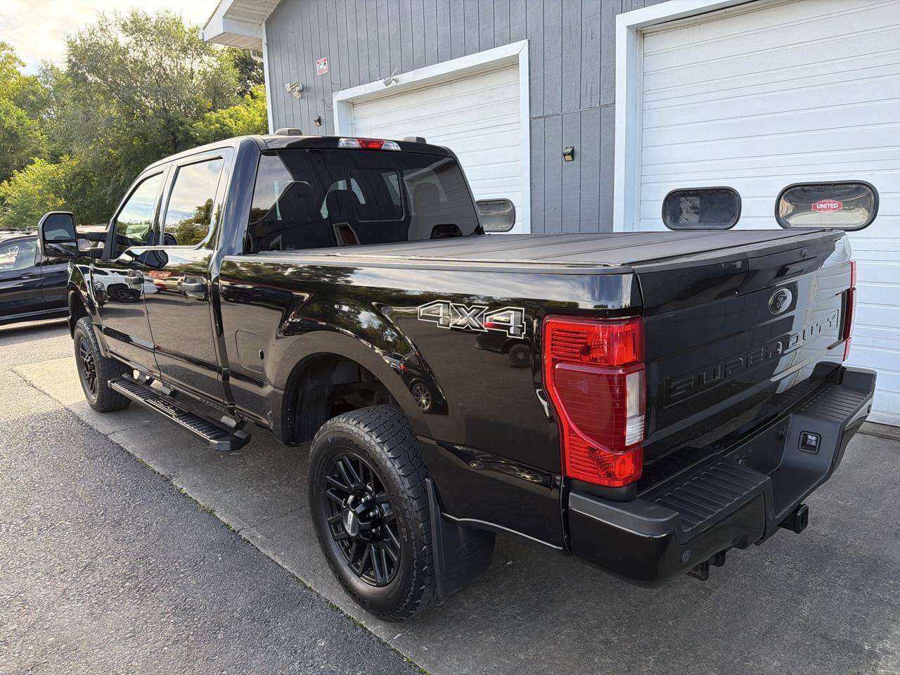 Used 2022 Ford F250 XLT w/ Black Appearance Package AWD/4WD image 6