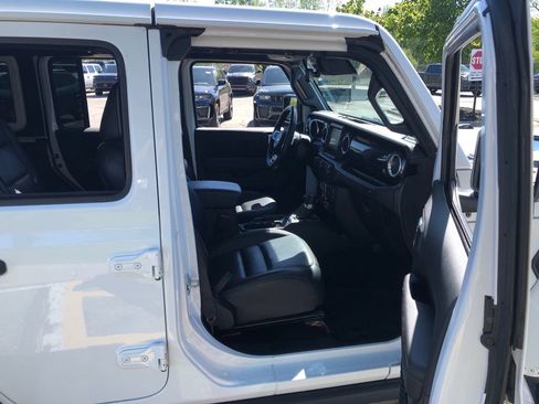 Used 2023 Jeep Wrangler Unlimited Rubicon 392 w/ Trailer Tow Package AWD/4WD image 28