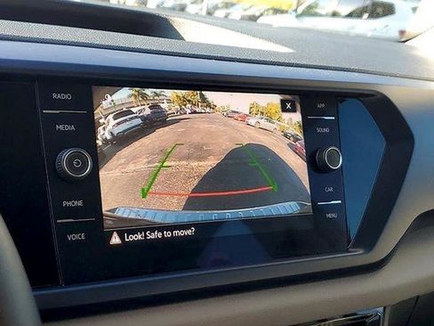 Used 2022 Volkswagen Taos SE image 25