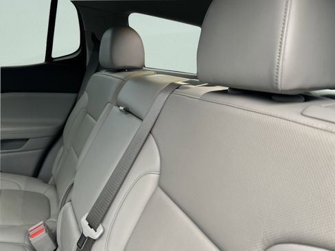 Used 2023 GMC Acadia SLT image 30