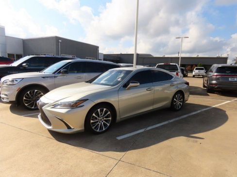 Used 2019 Lexus ES 350 image 2