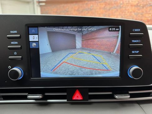 Used 2025 Hyundai Elantra SE image 21