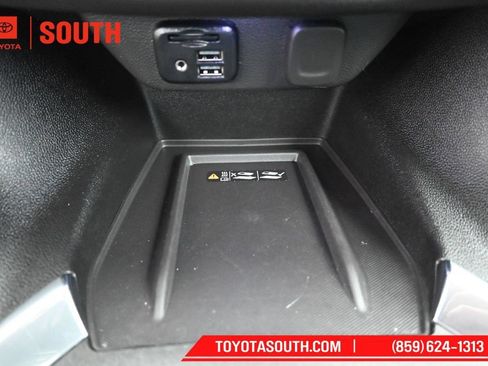 Used 2023 Chevrolet Traverse LT w/ LT Premium Package AWD/4WD image 19
