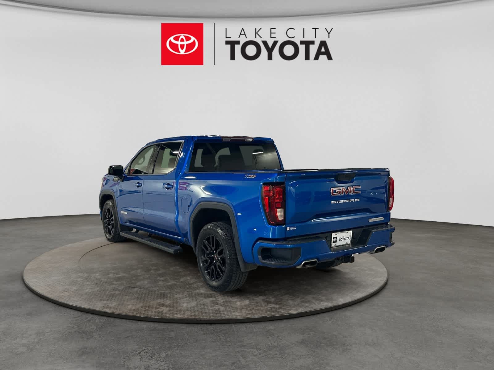 Used 2023 GMC Sierra 1500 Elevation w/ X31 Off-Road Package AWD/4WD image 5