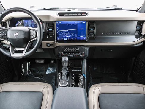 Used 2022 Ford Bronco Wildtrak image 12