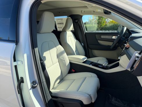 New 2026 Volvo XC40 B5 Plus w/ Protection Package Premier image 8