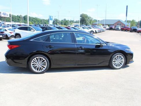 Used 2019 Toyota Avalon Limited w/ Advanced Safety Package FWD image 4