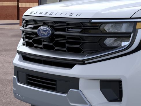 New 2026 Ford Expedition Platinum w/ Driver's Package AWD/4WD image 17