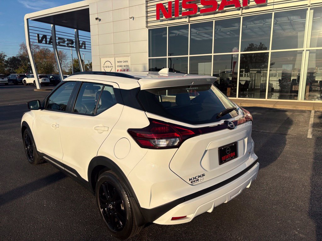 Used 2023 Nissan Kicks SR w/ SR Premium Package FWD image 7
