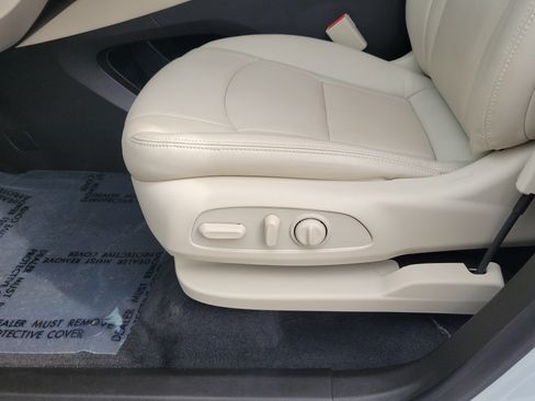 Used 2024 Buick Enclave Essence FWD image 12