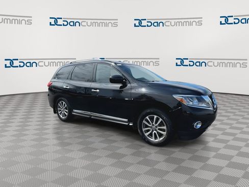 Used 2015 Nissan Pathfinder SL image 2