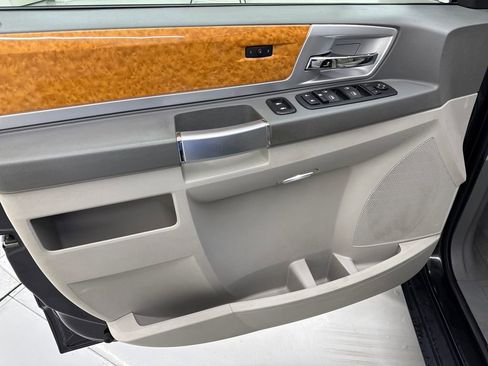 Used 2010 Chrysler Town & Country Limited w/ Entertainment Group #3 image 11