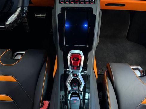 Used 2022 Lamborghini Huracan EVO RWD image 23