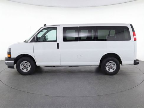 Used 2025 GMC Savana 3500 LT w/ LT Preferred Equipment Group image 5