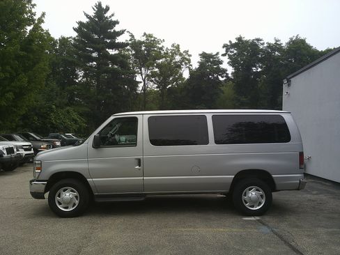 Used 2013 Ford E-350 and Econoline 350 XLT RWD image 6