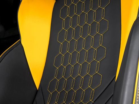 Used 2024 Lamborghini Revuelto image 21