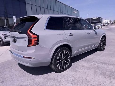 Certified 2025 Volvo XC90 B5 Plus AWD/4WD image 8