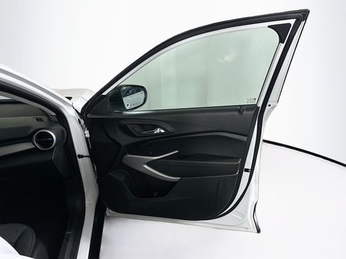 Used 2024 Chevrolet Trax LS FWD image 31