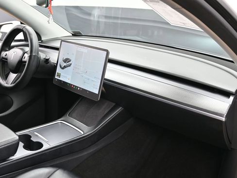 Used 2021 Tesla Model Y Long Range AWD/4WD image 38