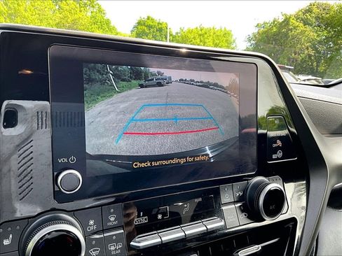 Used 2023 Toyota Highlander XLE AWD/4WD image 19