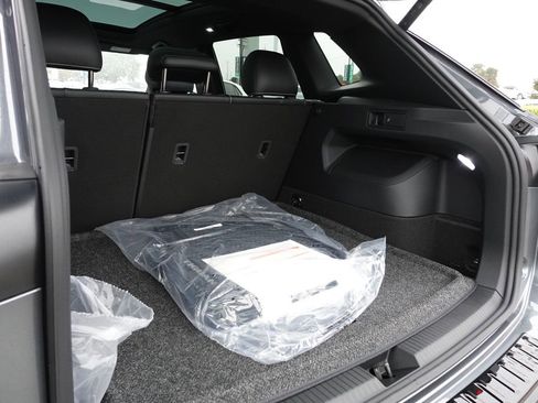 New 2026 Volkswagen Tiguan SE R-Line AWD/4WD image 28