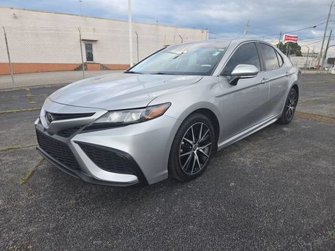 Used 2023 Toyota Camry SE FWD image 4