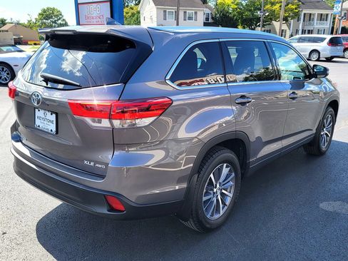 Used 2017 Toyota Highlander XLE AWD/4WD image 5