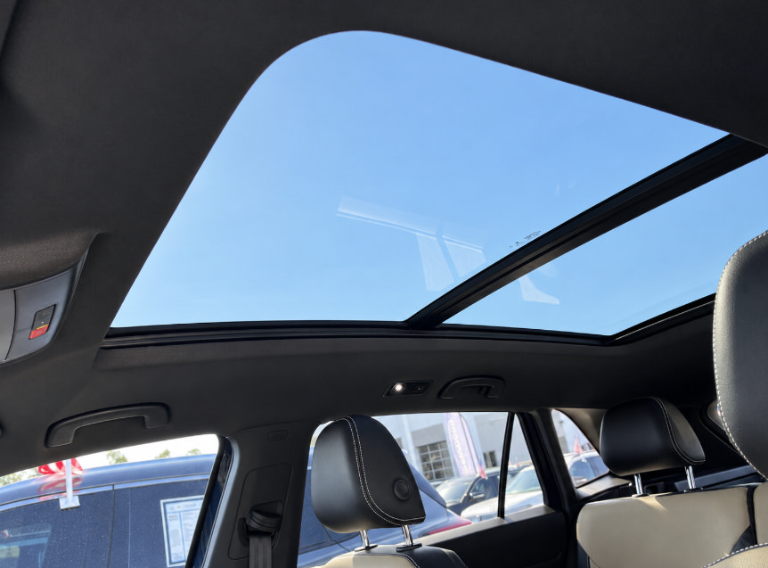 Certified 2021 Volkswagen Atlas Cross Sport SE w/ Panoramic Sunroof Package FWD image 8
