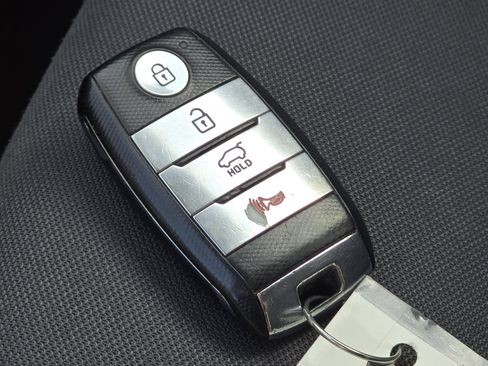 Used 2018 Kia Niro LX image 32