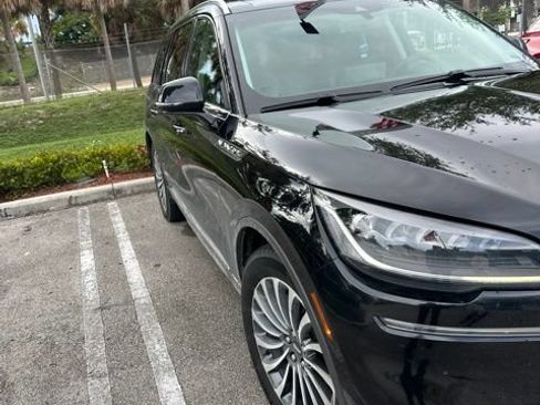 Used 2024 Lincoln Aviator 2WD w/ Premium Package image 3