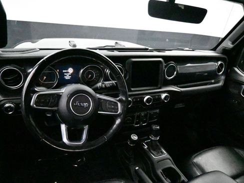 Used 2022 Jeep Wrangler Unlimited Sahara AWD/4WD image 10