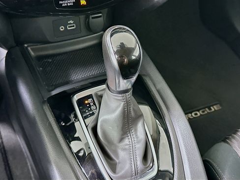 Used 2019 Nissan Rogue S FWD image 24