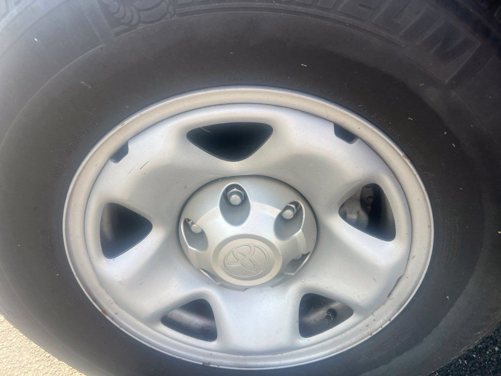 Used 2007 Toyota Tacoma PreRunner RWD image 9