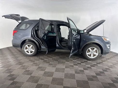 Used 2017 Ford Explorer XLT w/ Equipment Group 202A image 15