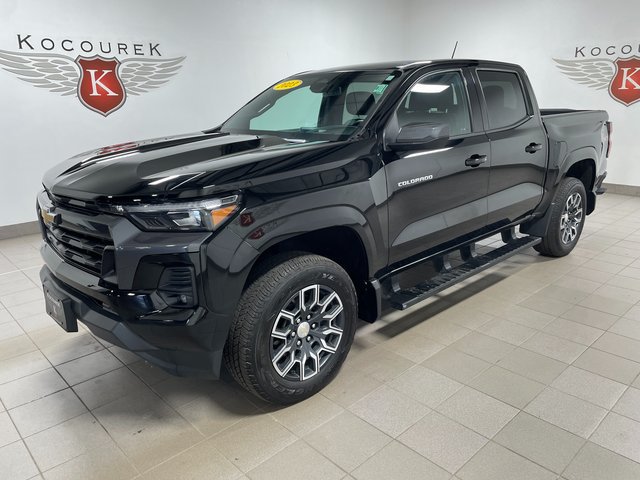 Used 2023 Chevrolet Colorado LT w/ LT Convenience Package III AWD/4WD image 3