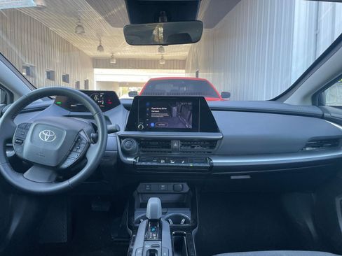 Used 2025 Toyota Prius LE image 18